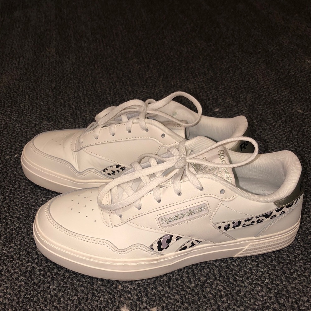 REEBOK sneakers. NEW